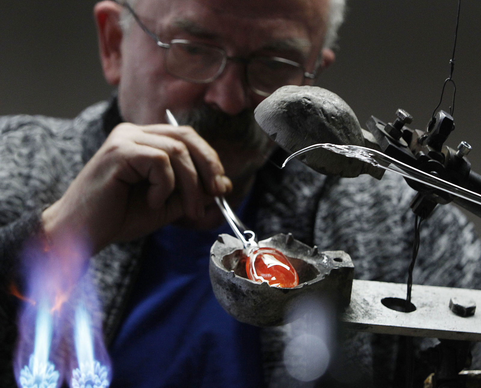 Shaping hot glass